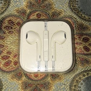 Apple earbuds